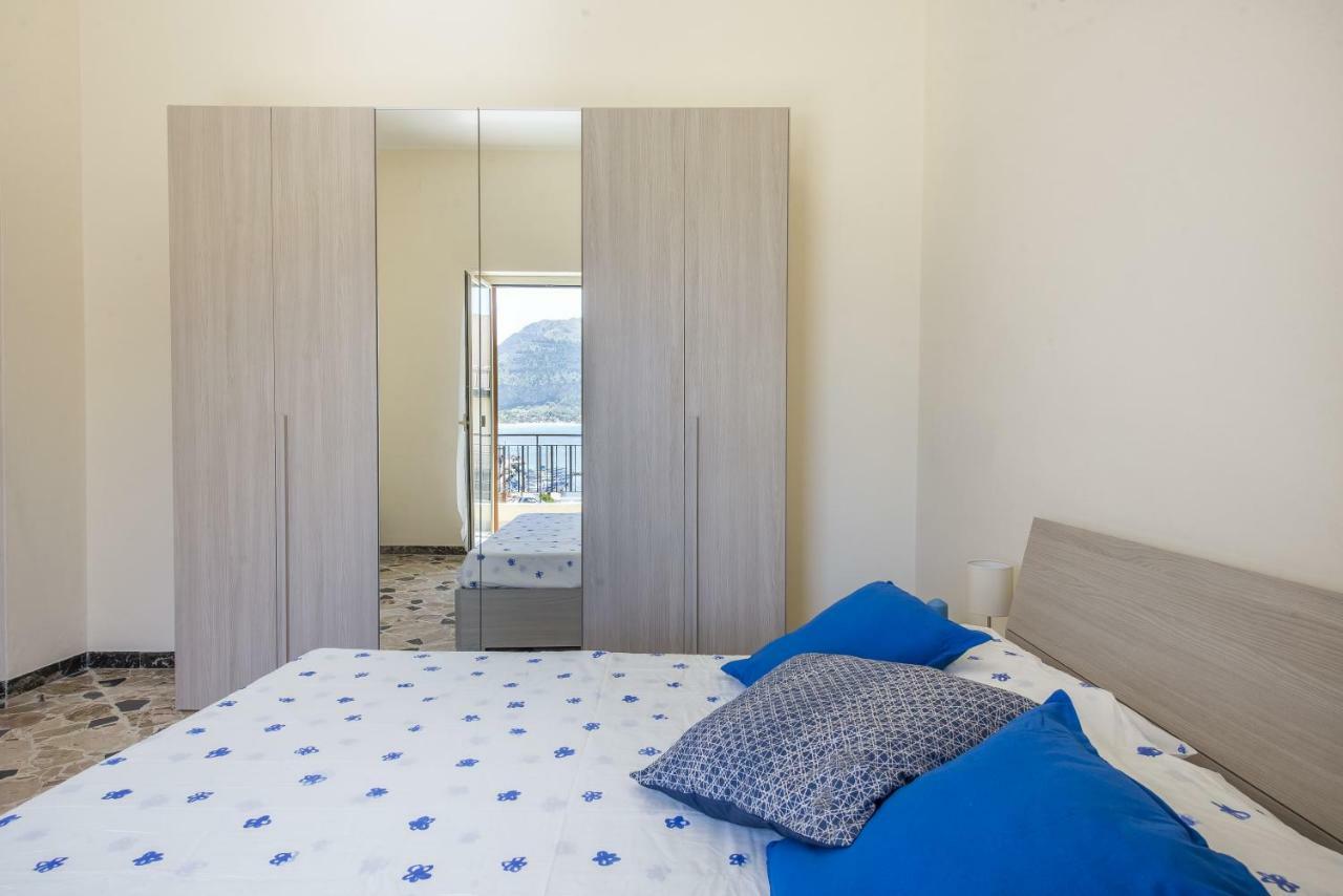 Casetta Vista Mare In Piazza A Mondello Palermo Exterior photo